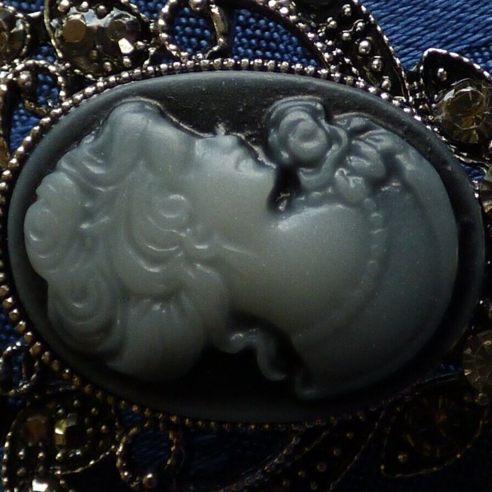 GOTH VICTORIAN VAMPIRE SILVER FAUX MARCASITE CRYSTAL BLUE CAMEO PIN BROOCH - Picture 8 of 11